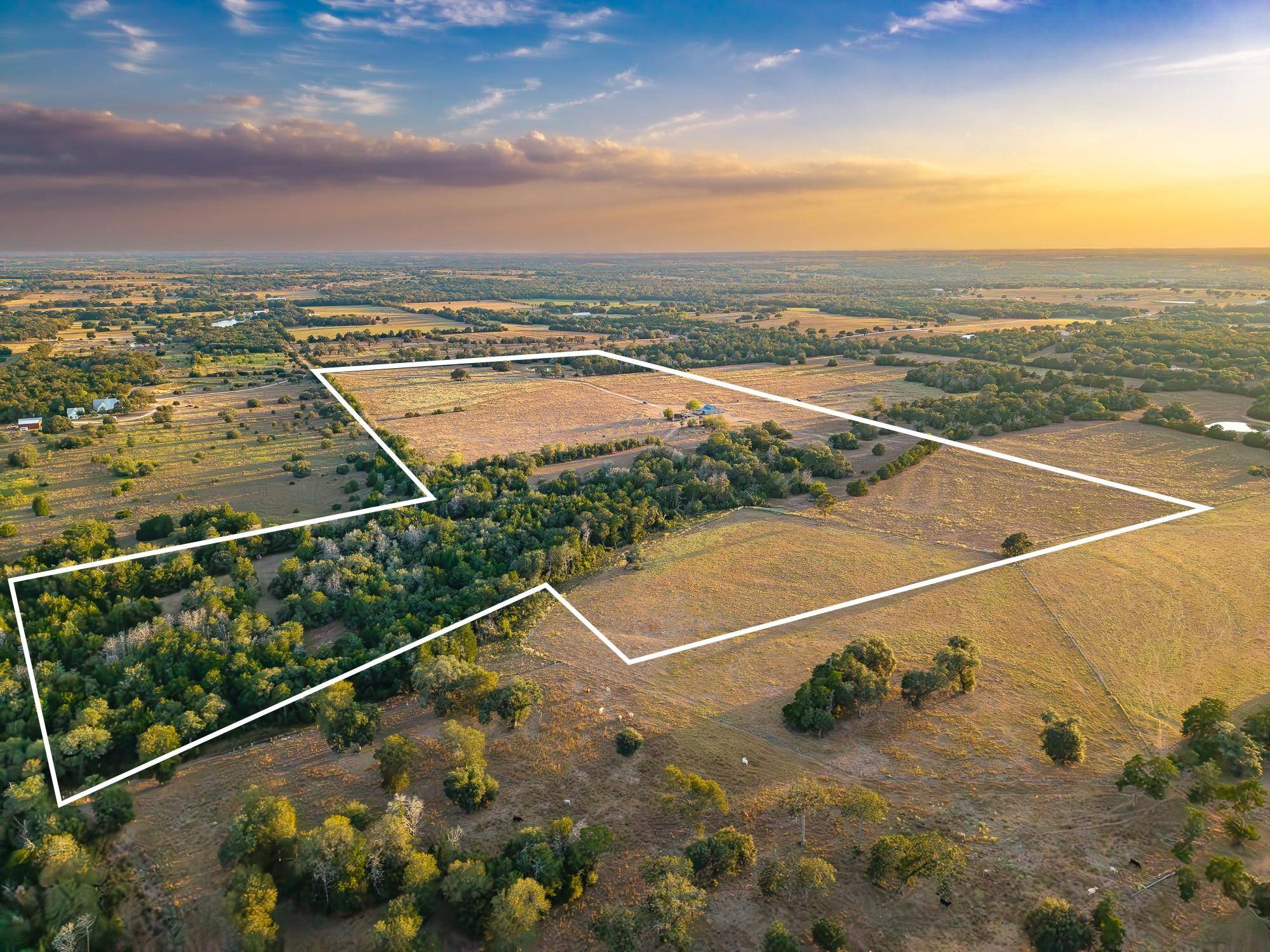 5325 E Blaschke RD, Schulenburg, TX 78956
