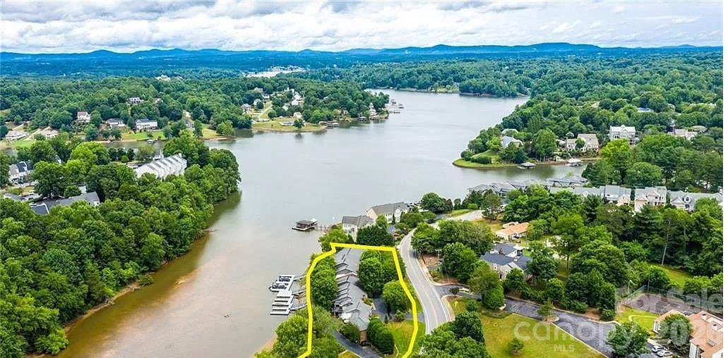 2200 6th ST NW #4, Hickory, NC 28601