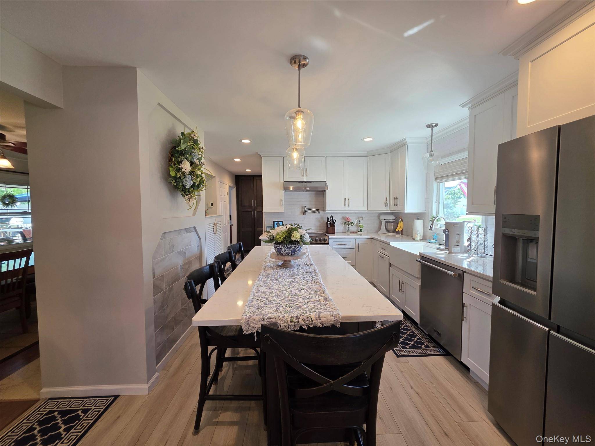 140 Springtime LN, Levittown, NY 11756