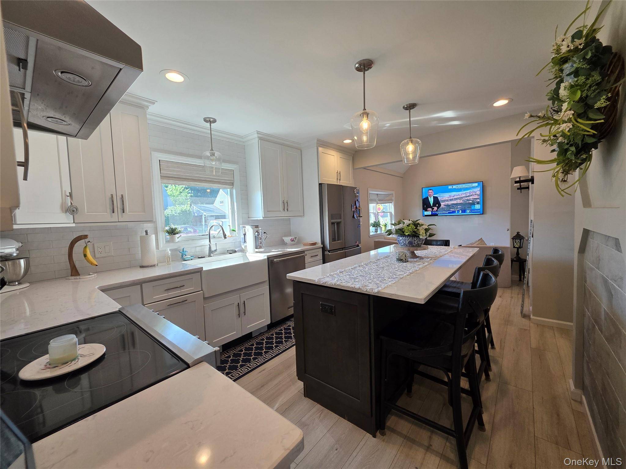 140 Springtime LN, Levittown, NY 11756