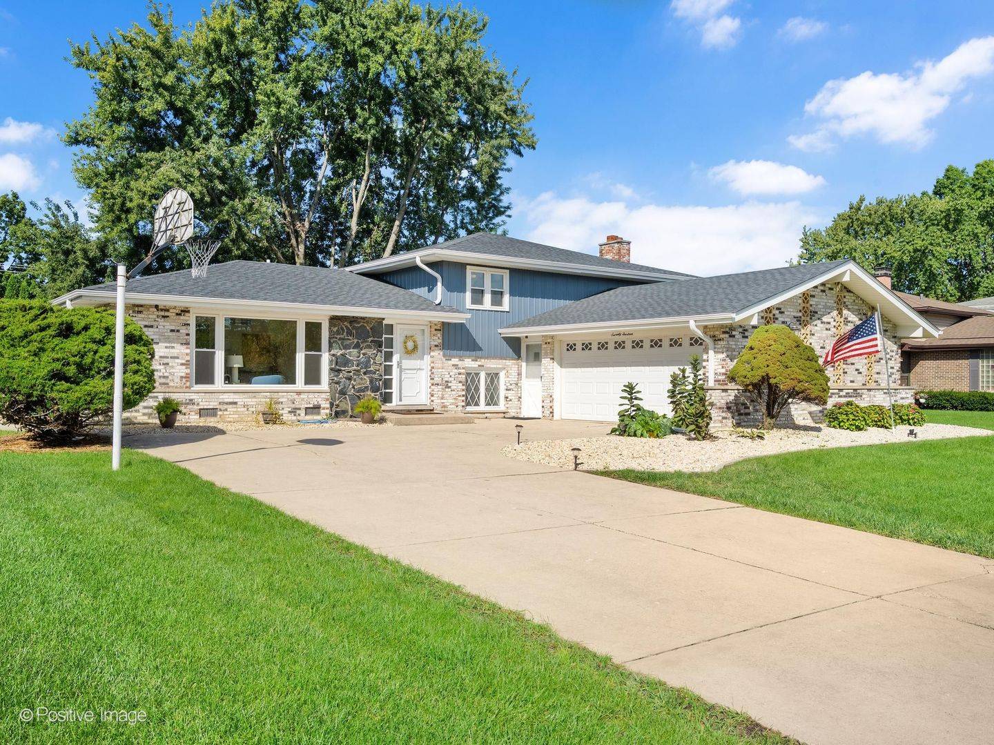 7014 Wilcox AVE, Darien, IL 60561