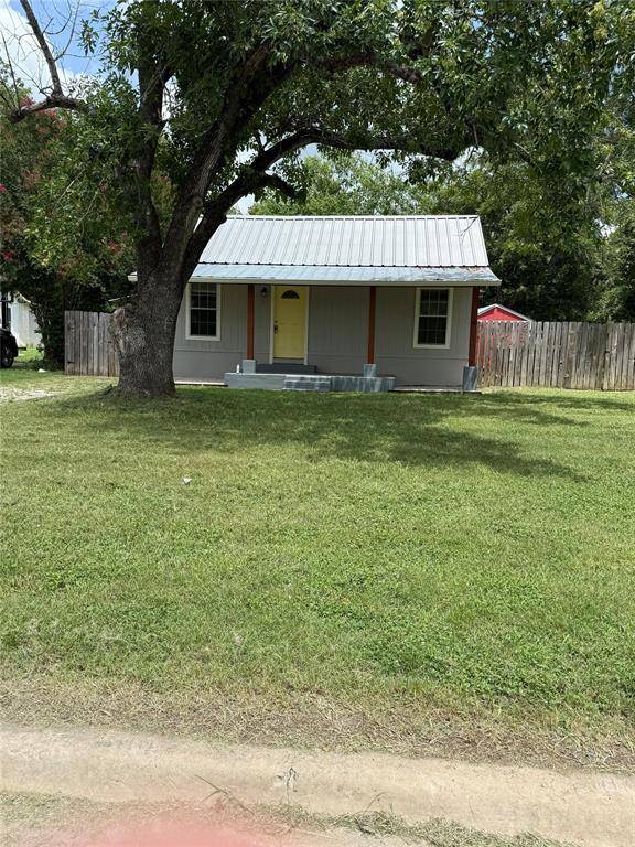 721 S Laurel Ave, Luling, TX 78648