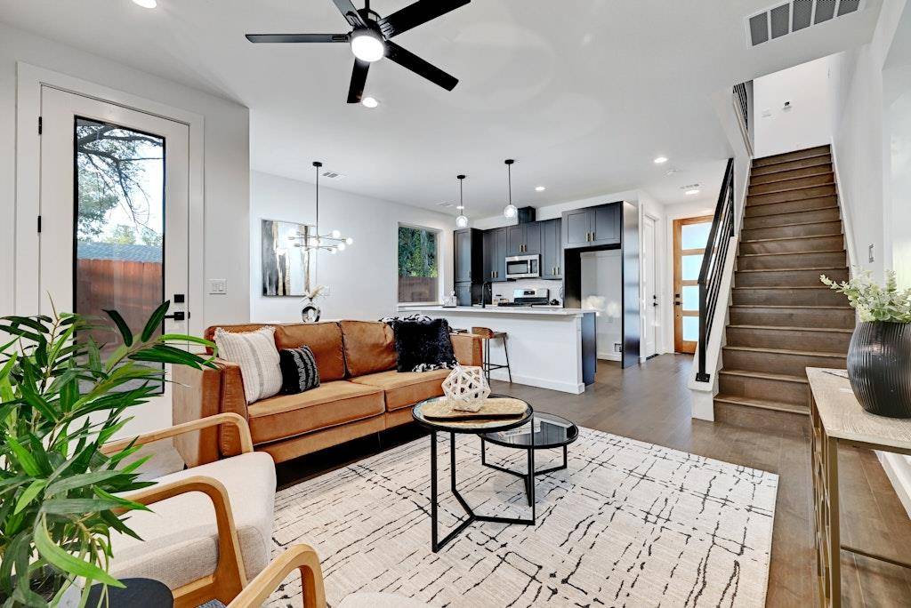 6210 Larch TER #B, Austin, TX 78741