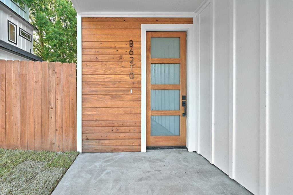 6210 Larch TER #B, Austin, TX 78741
