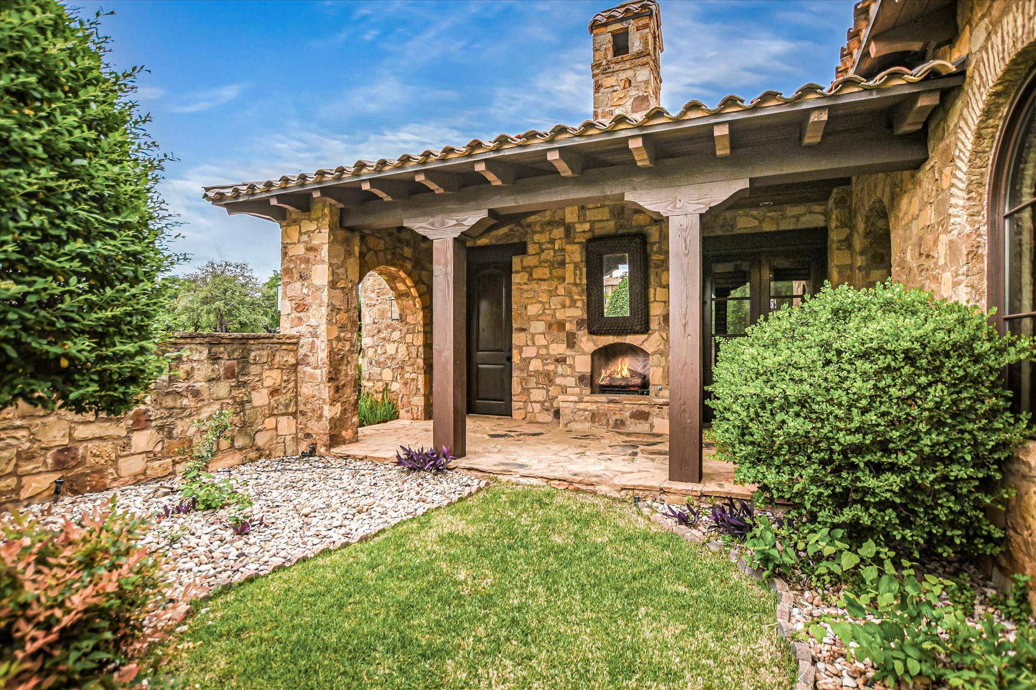 100 Milagro, Horseshoe Bay, TX 78657