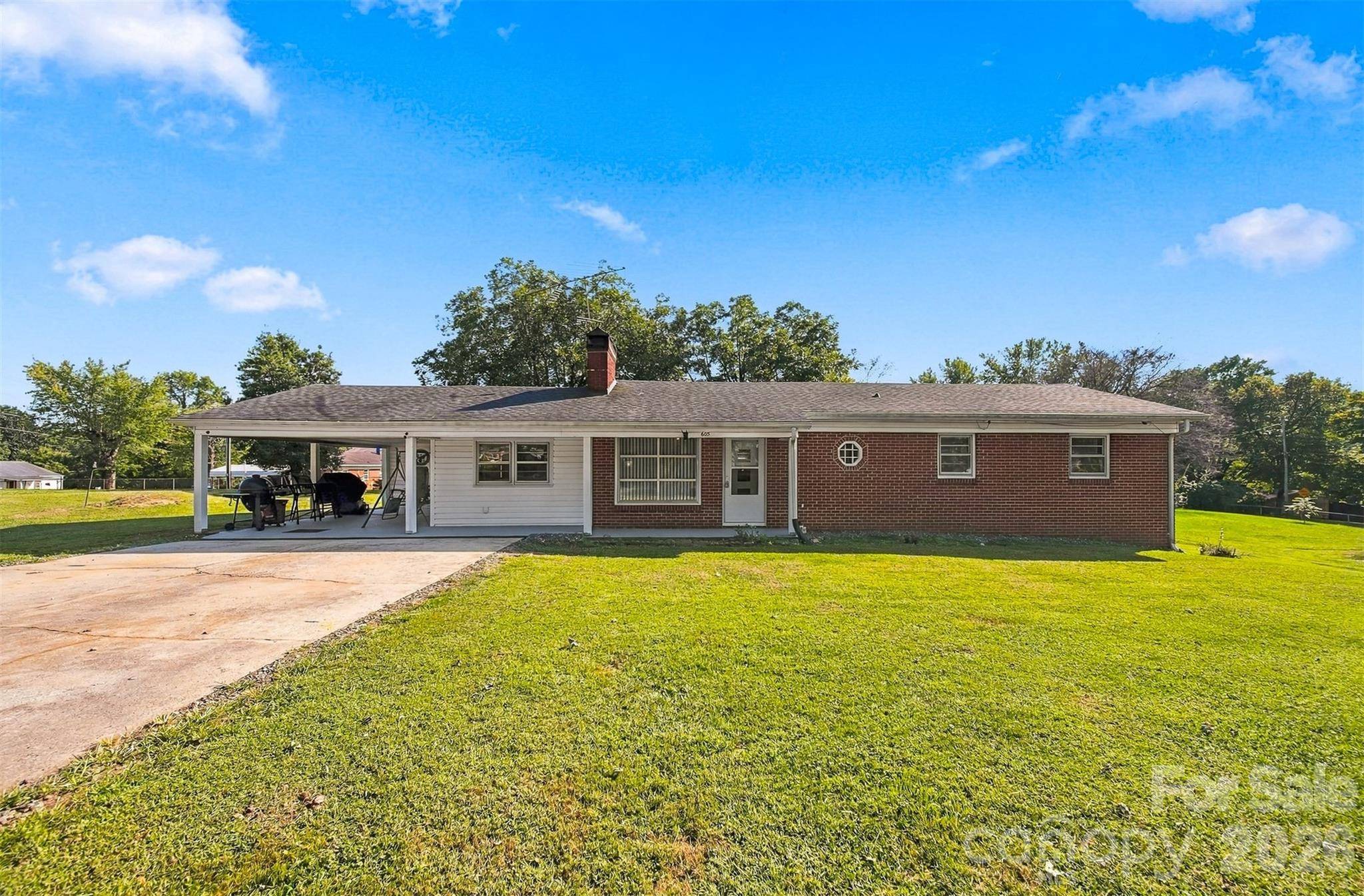 605 Lincoln LN SW, Lenoir, NC 28645