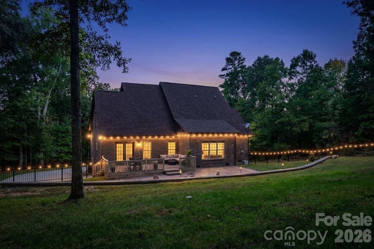 330 Woodland Glen RD, Clover, SC 29710