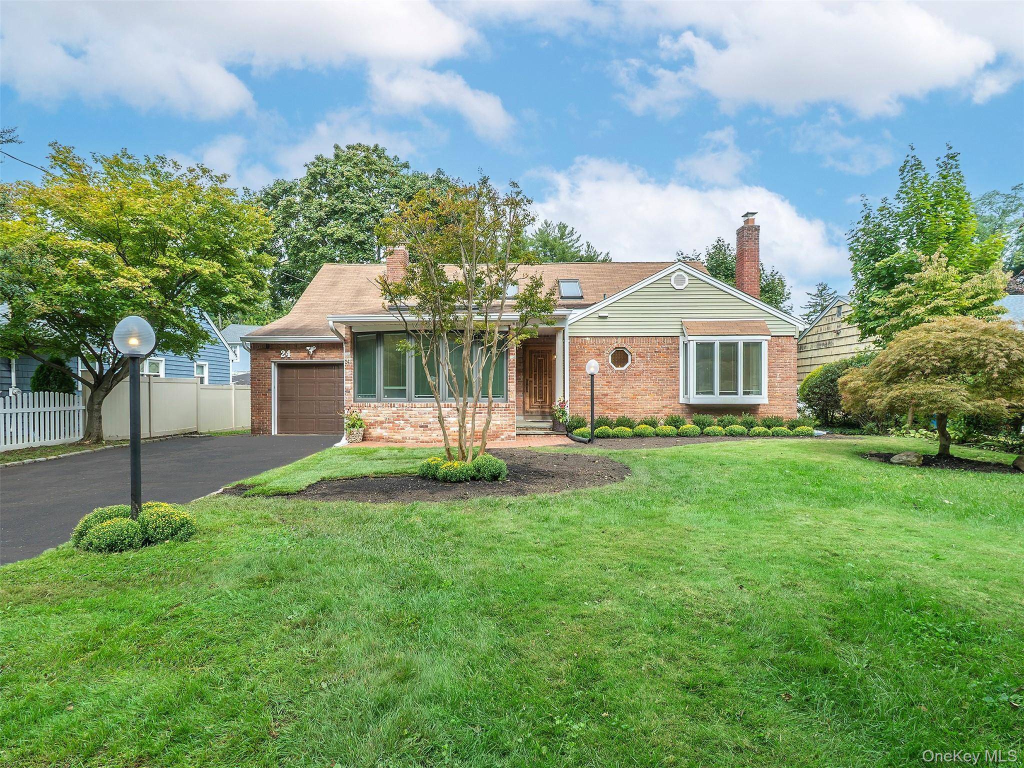 24 Downing AVE, Sea Cliff, NY 11579