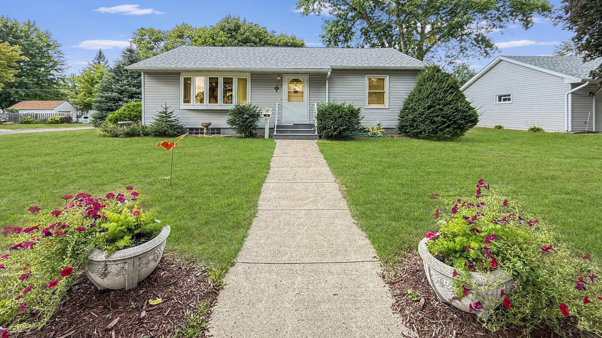 721 S 11th ST, Montevideo, MN 56265