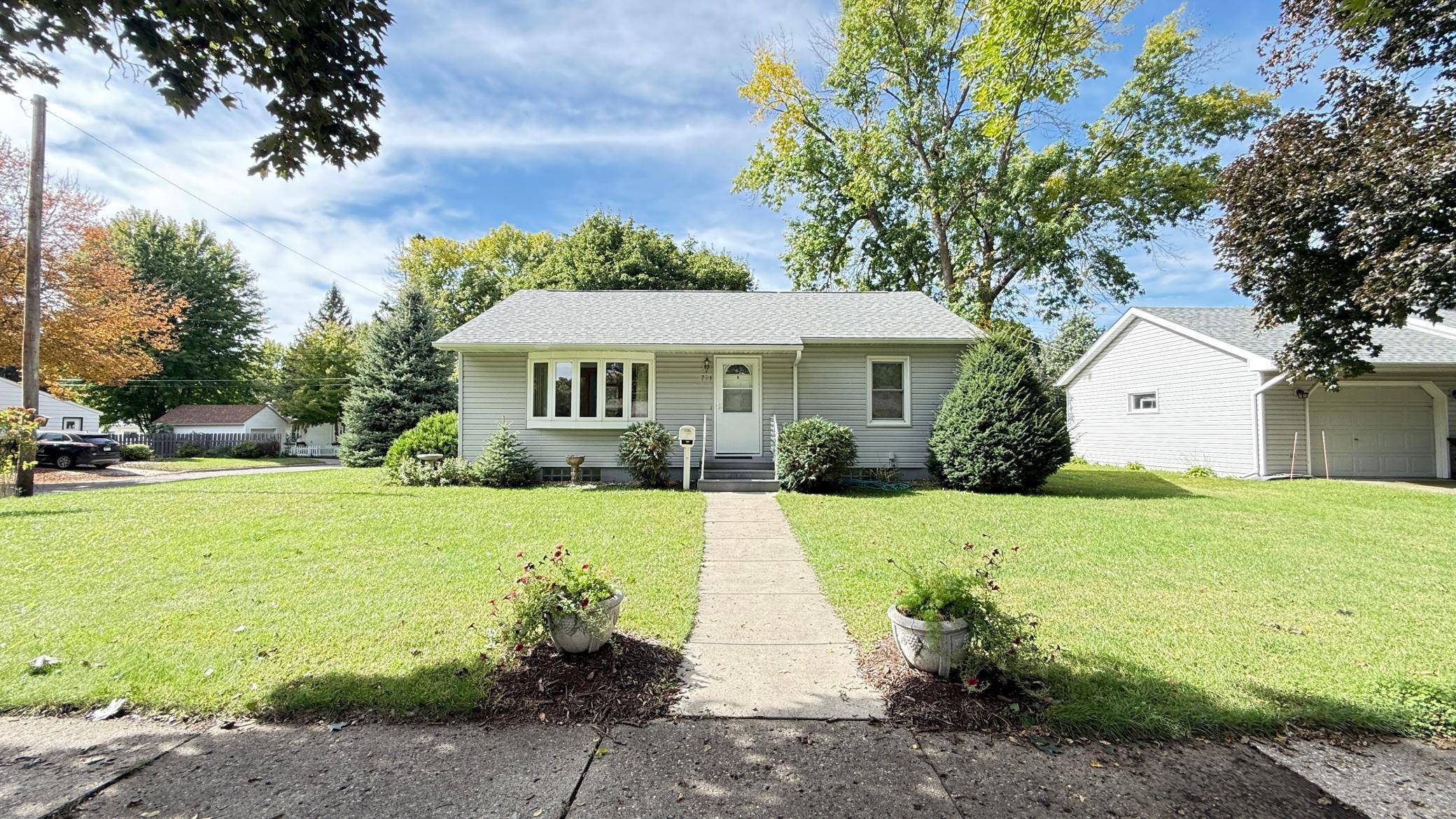 721 S 11th ST, Montevideo, MN 56265