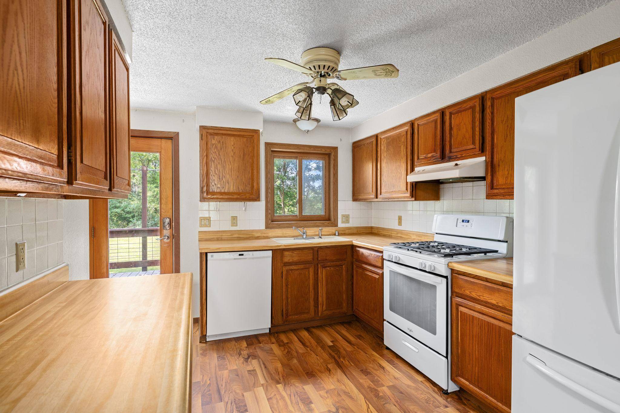 460 Center ST, Dakota, MN 55925