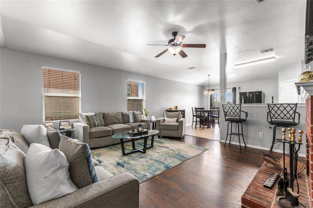 1225 Glencoe Drive, Glenn Heights, TX 75154