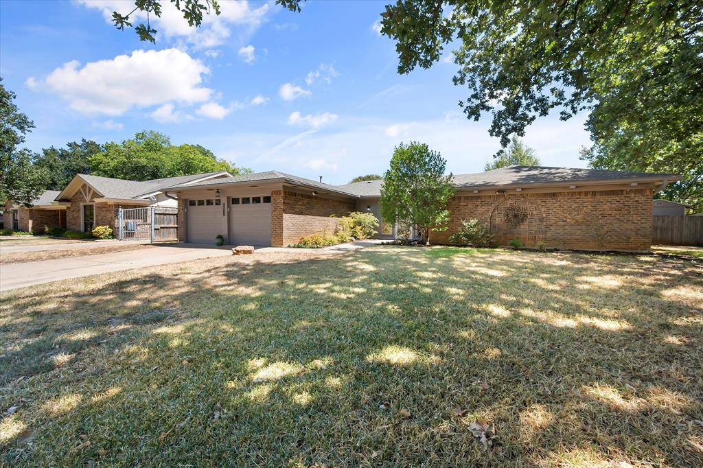 2709 Burnwood Court, Arlington, TX 76016