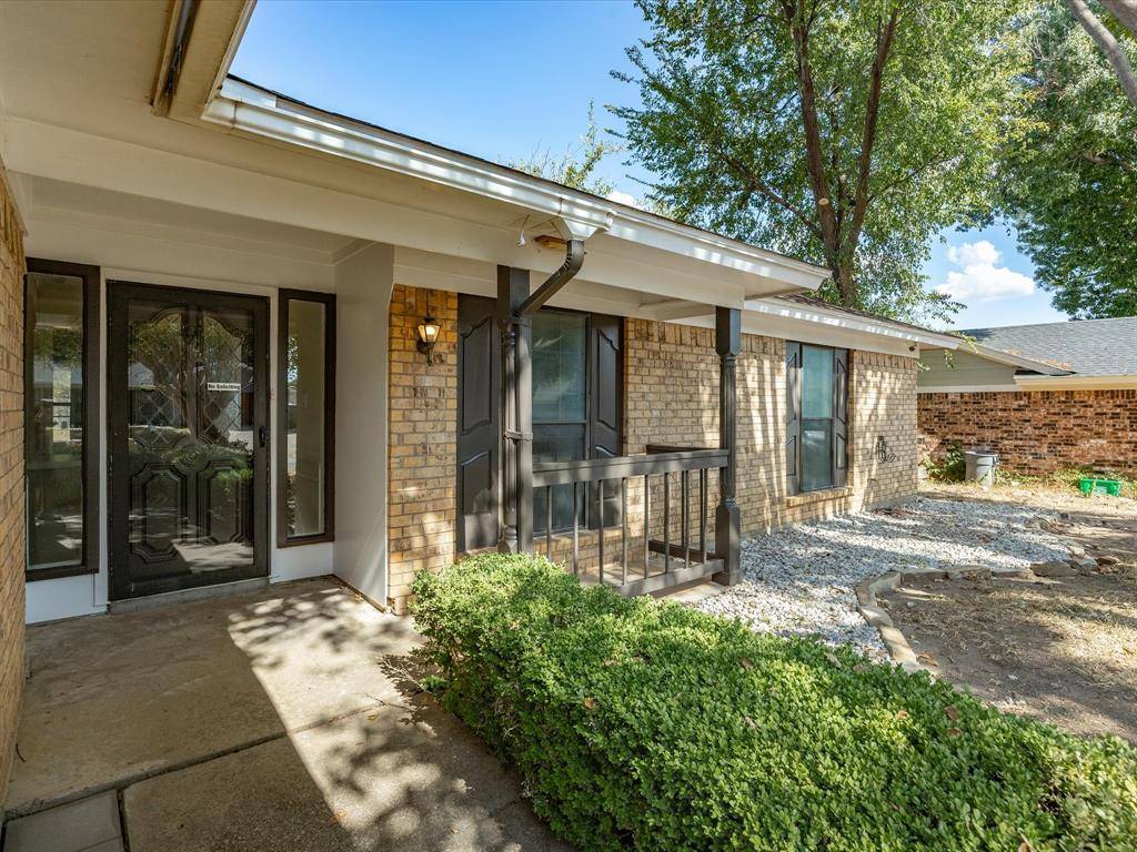 708 NW Sandra Lane, Burleson, TX 76028