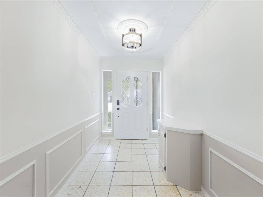 708 NW Sandra Lane, Burleson, TX 76028