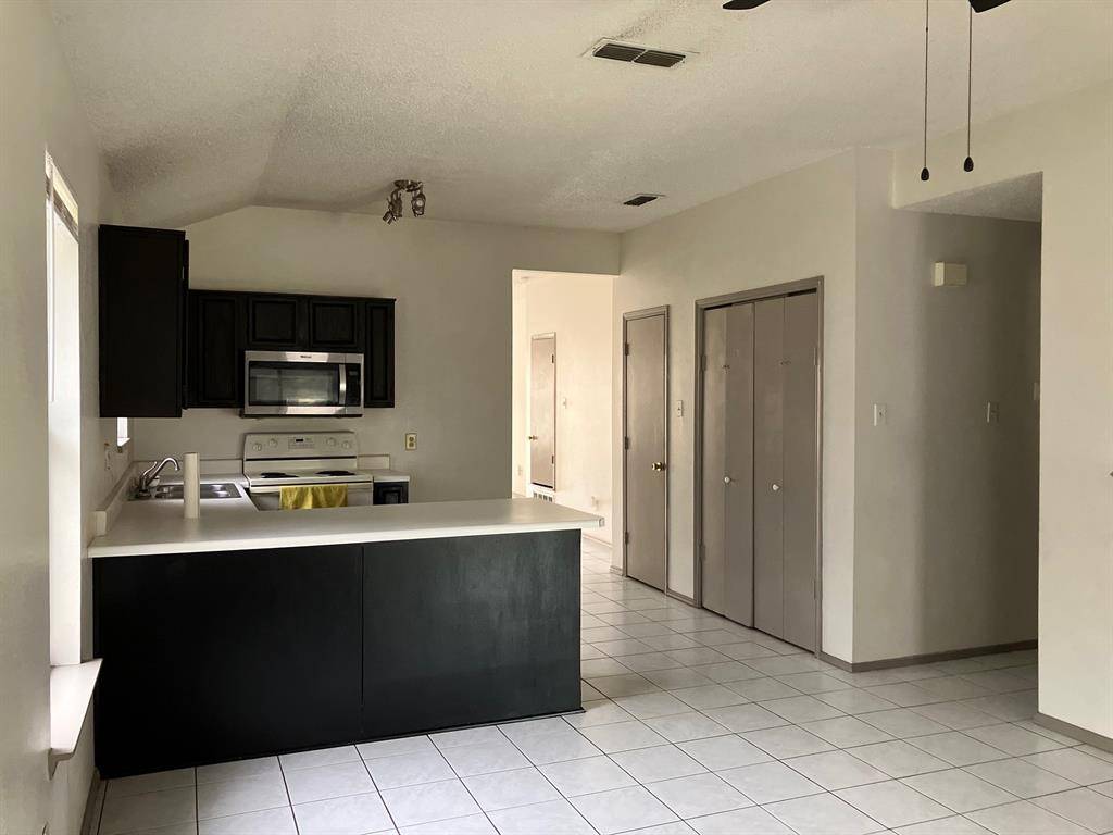 5210 Highbank Drive, Arlington, TX 76018