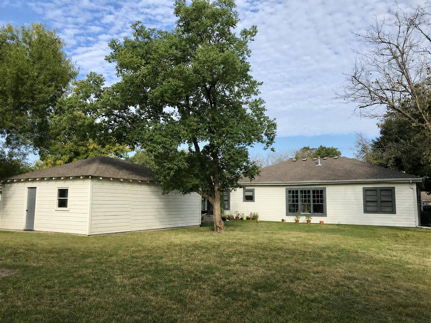 940 Plum ST, Lockhart, TX 78644