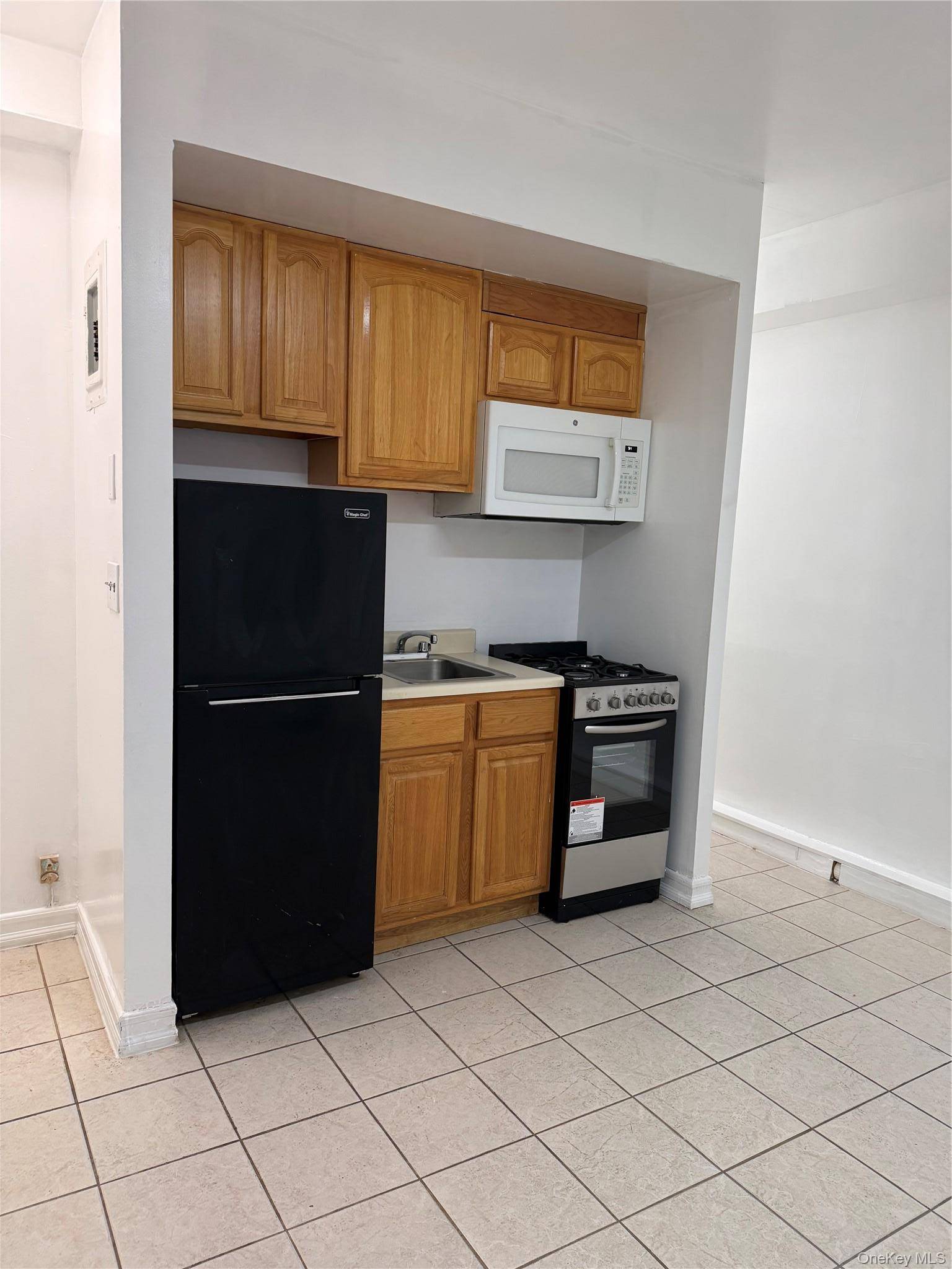 87-14 57th RD #Prof C, Elmhurst, NY 11373