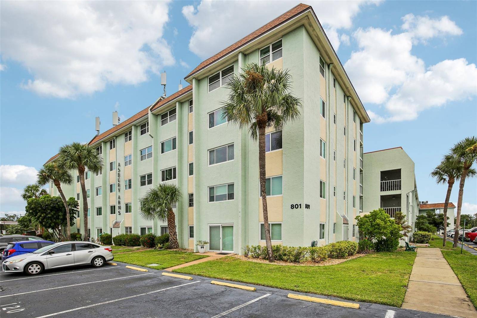 801 83RD AVE N #511, St Petersburg, FL 33702