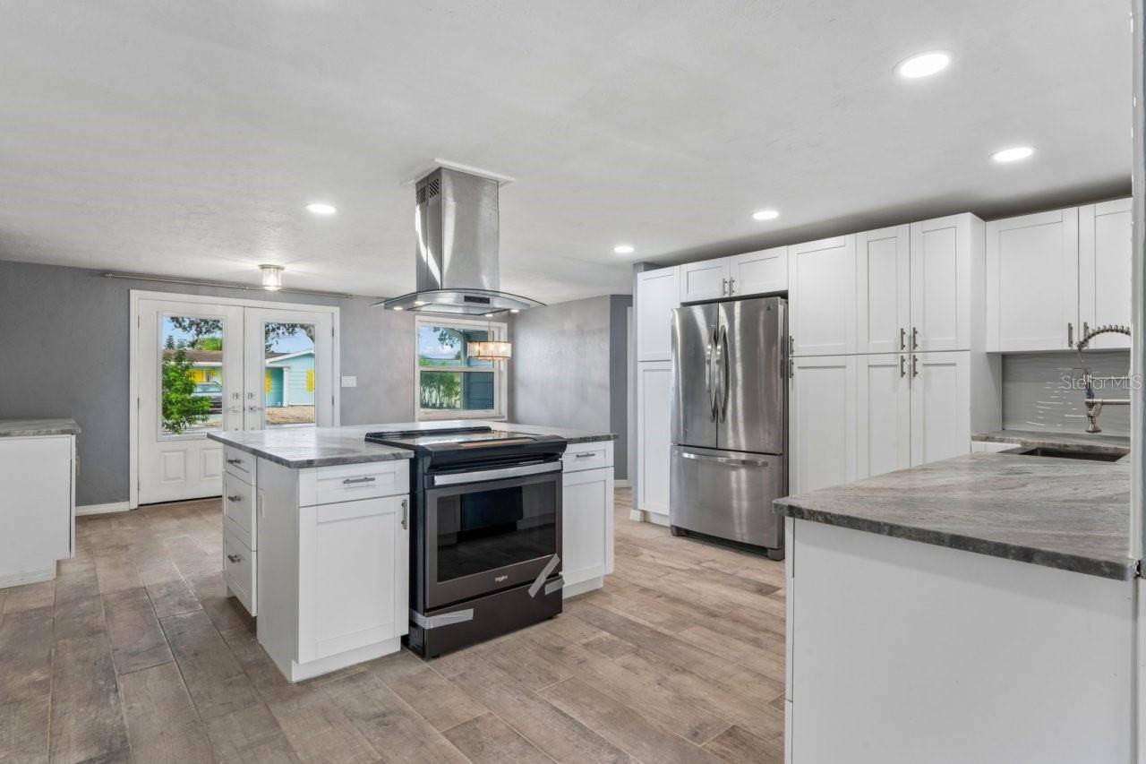13701 LESLIE DR, Hudson, FL 34667