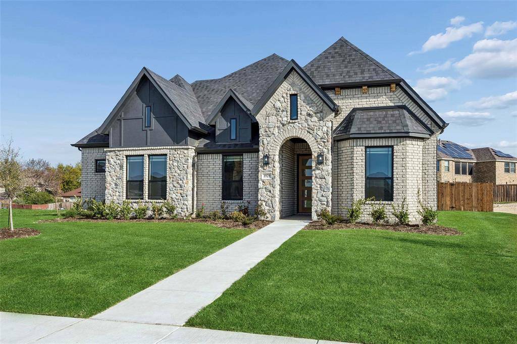 1929 Comanche Drive, Desoto, TX 75115