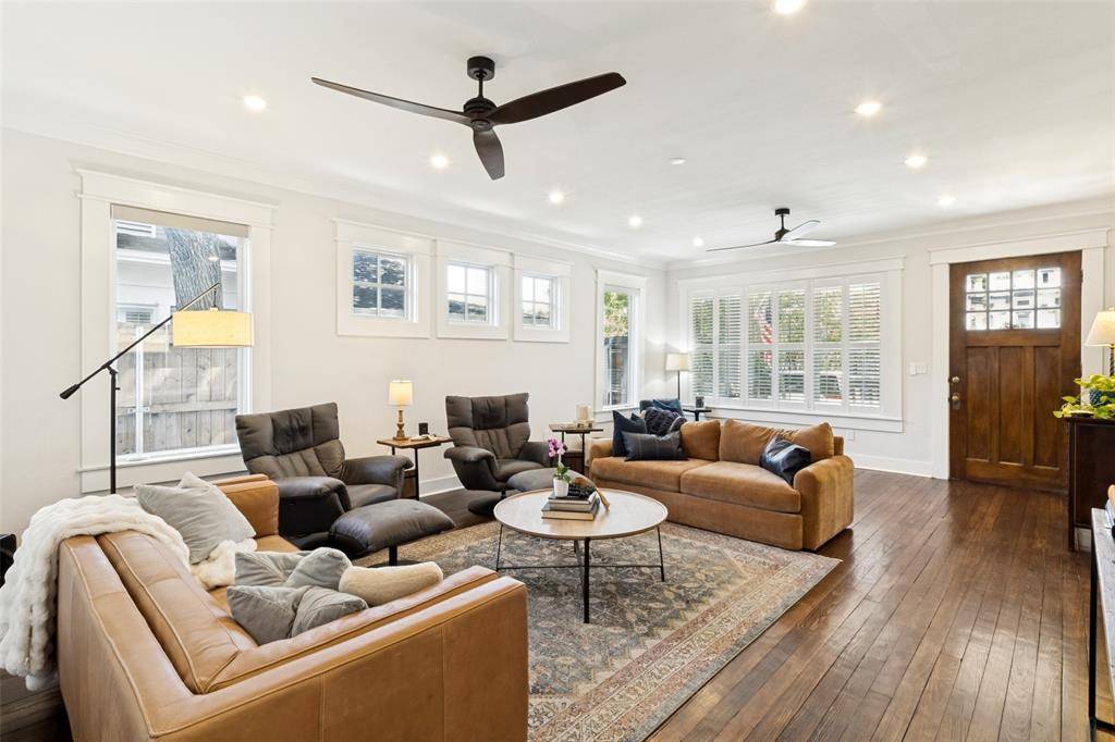 909 Woodlawn Avenue, Dallas, TX 75208