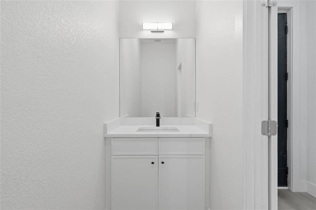 3905 Blue Ridge Boulevard, Dallas, TX 75233