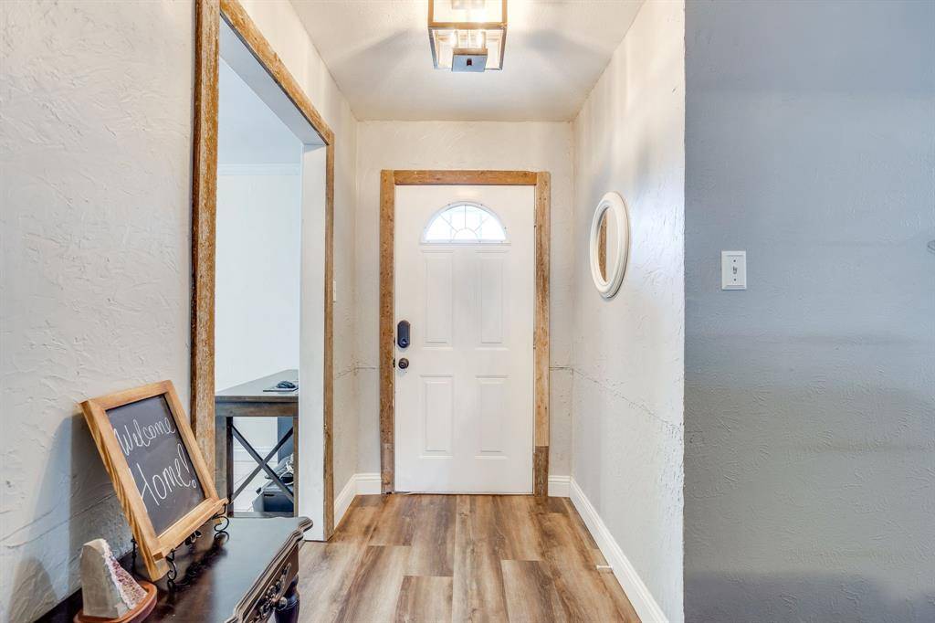 435 SE Gardens Boulevard, Burleson, TX 76028