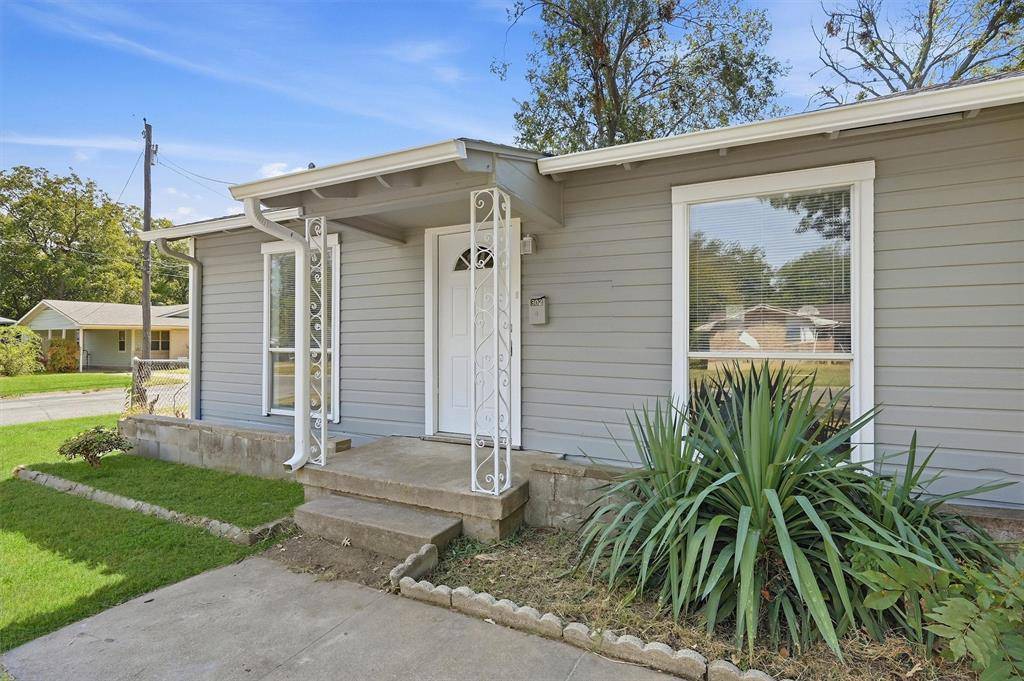 302 W Dexter Street, Sherman, TX 75092