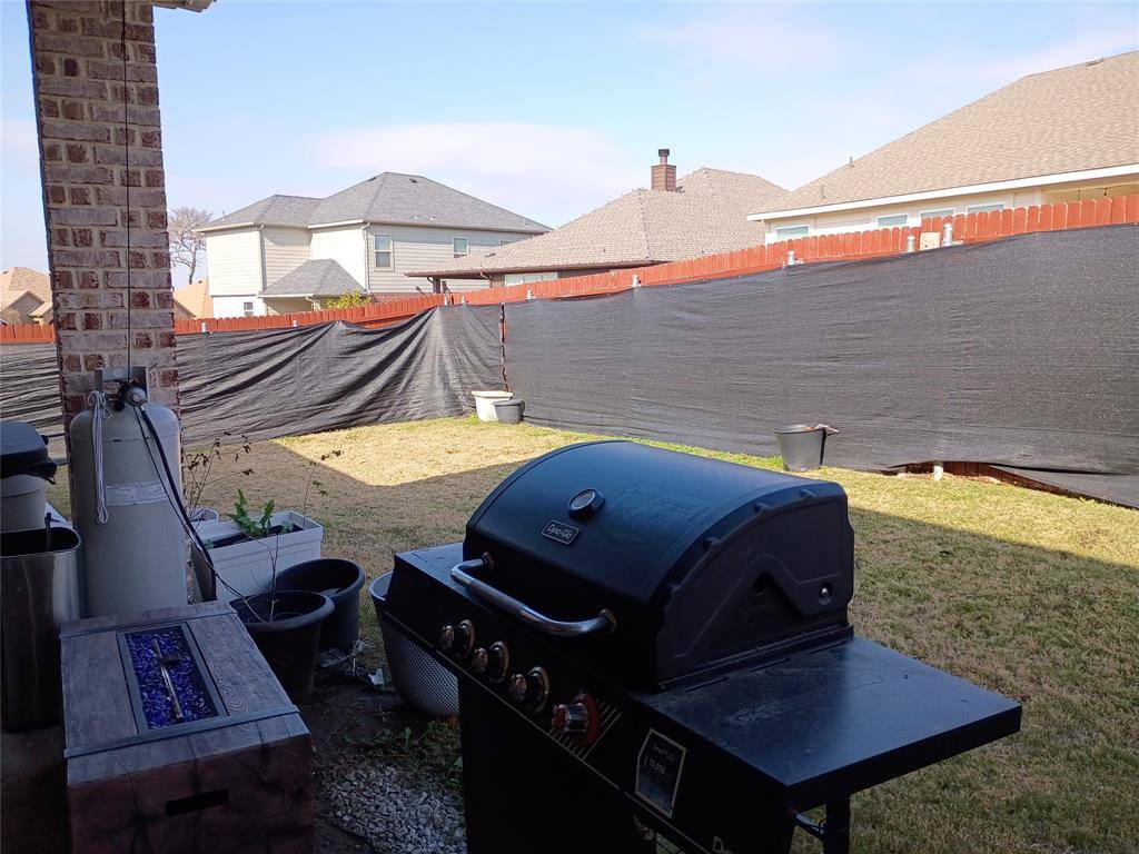 2806 Hackberry Drive, Ennis, TX 75119