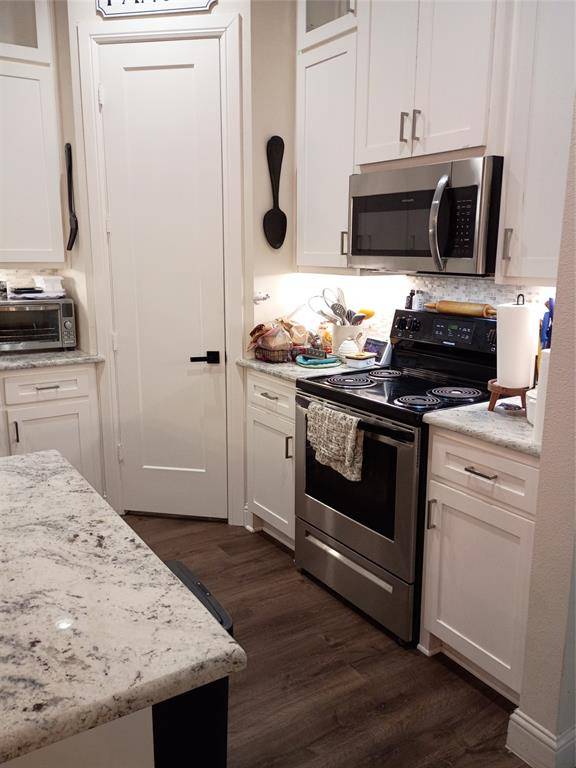 2806 Hackberry Drive, Ennis, TX 75119