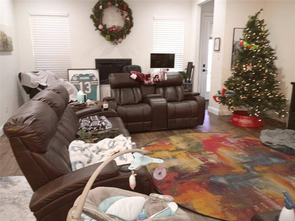 2806 Hackberry Drive, Ennis, TX 75119