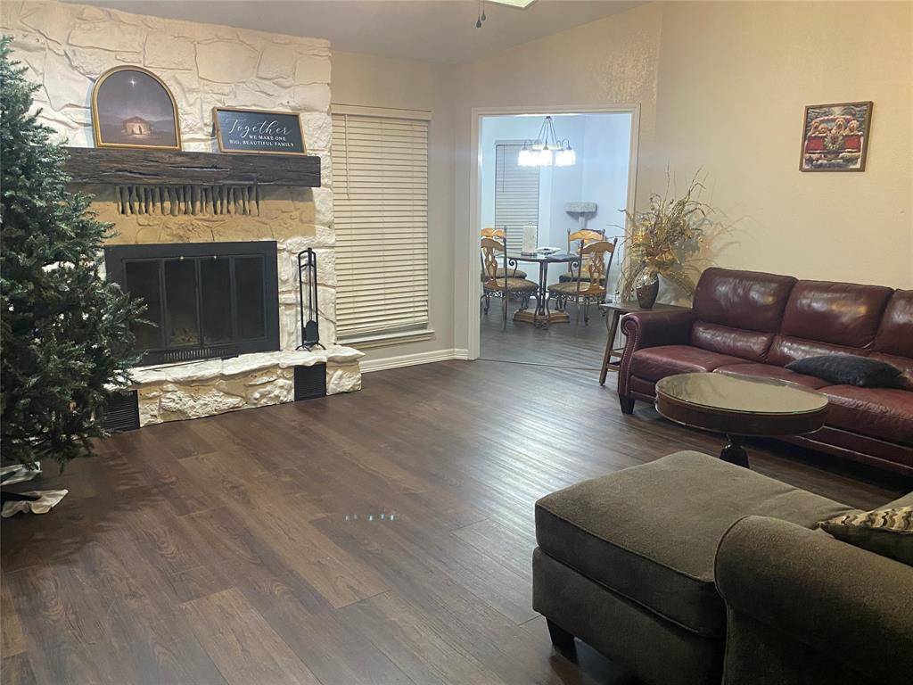 501 Mesquite Street, Mineral Wells, TX 76067