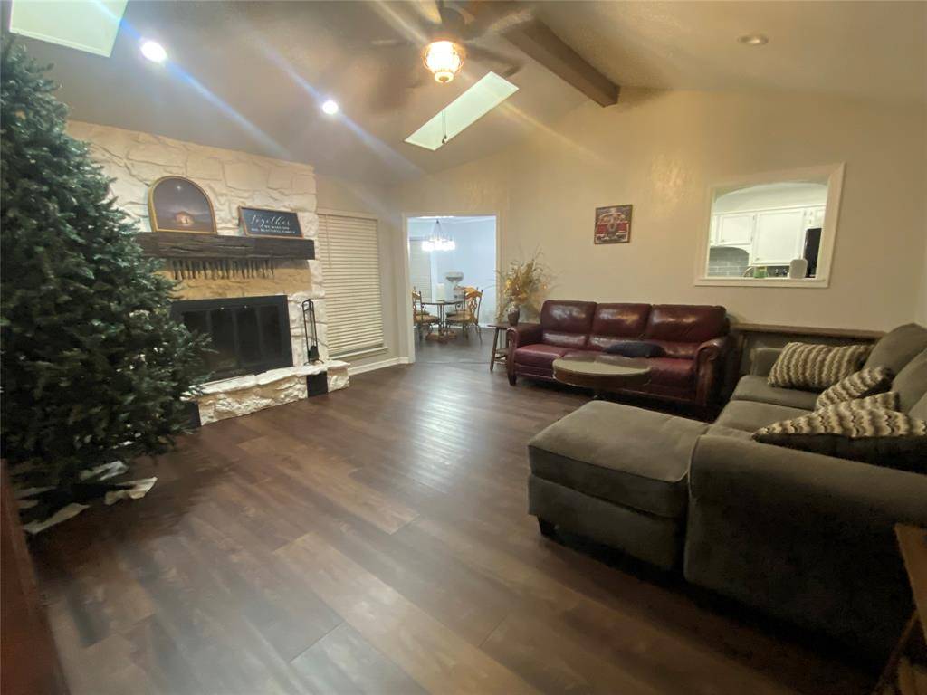 501 Mesquite Street, Mineral Wells, TX 76067
