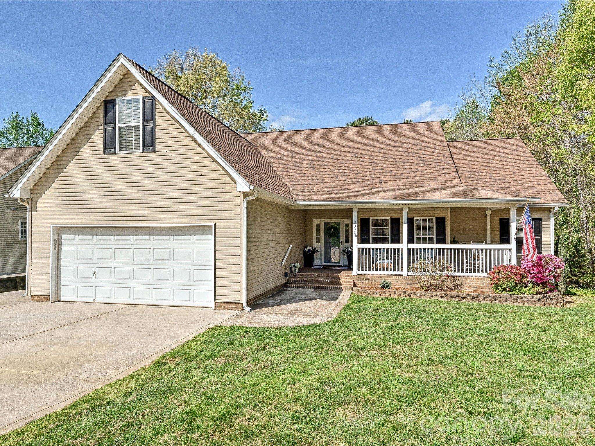 132 Gray Cliff DR, Mooresville, NC 28117