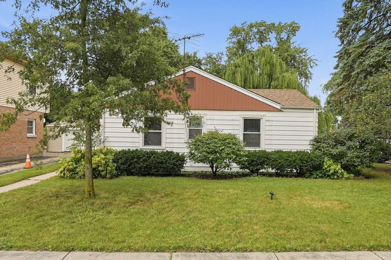 834 S Wolf RD, Des Plaines, IL 60016