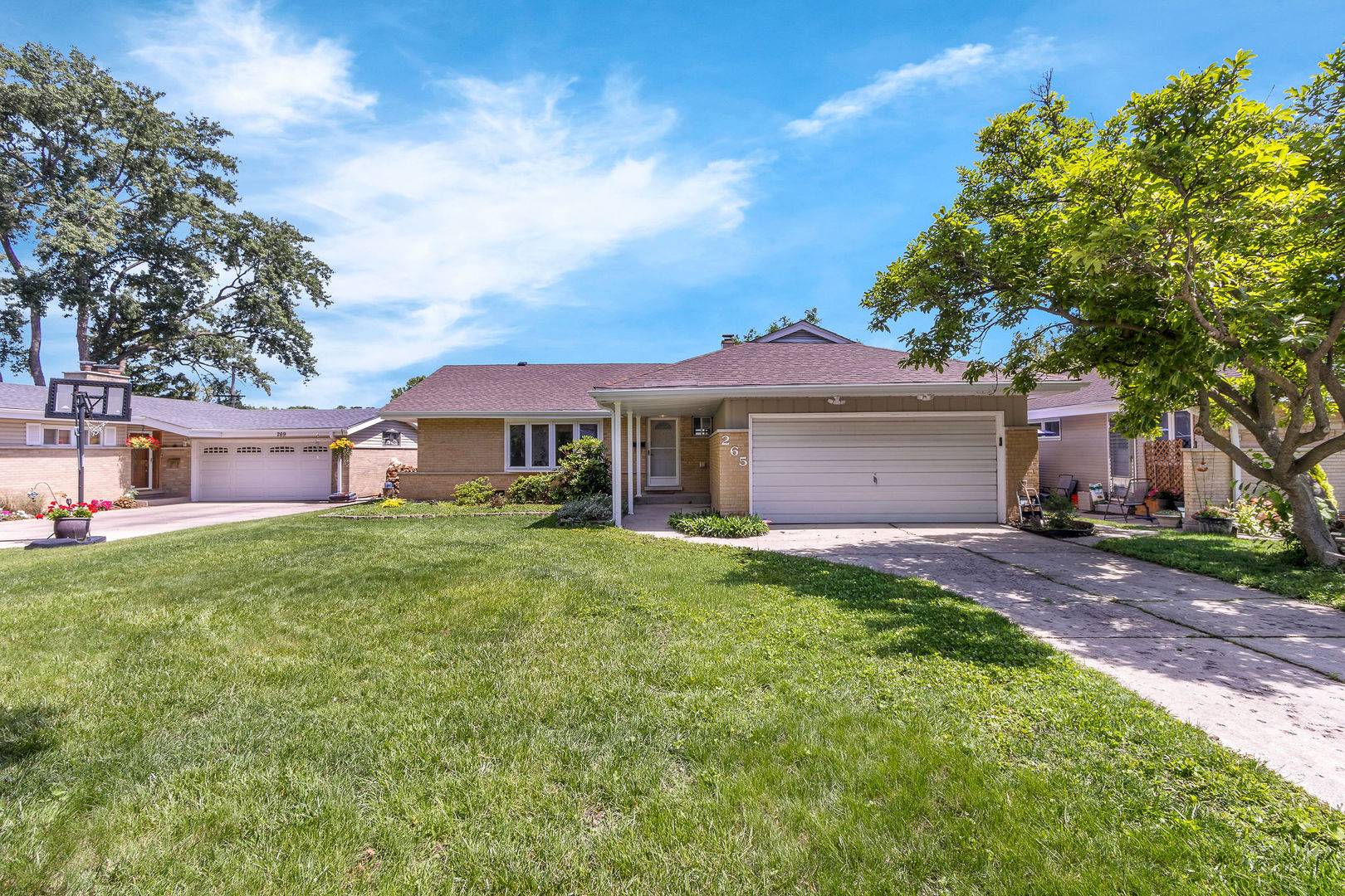 265 Terry LN, Villa Park, IL 60181
