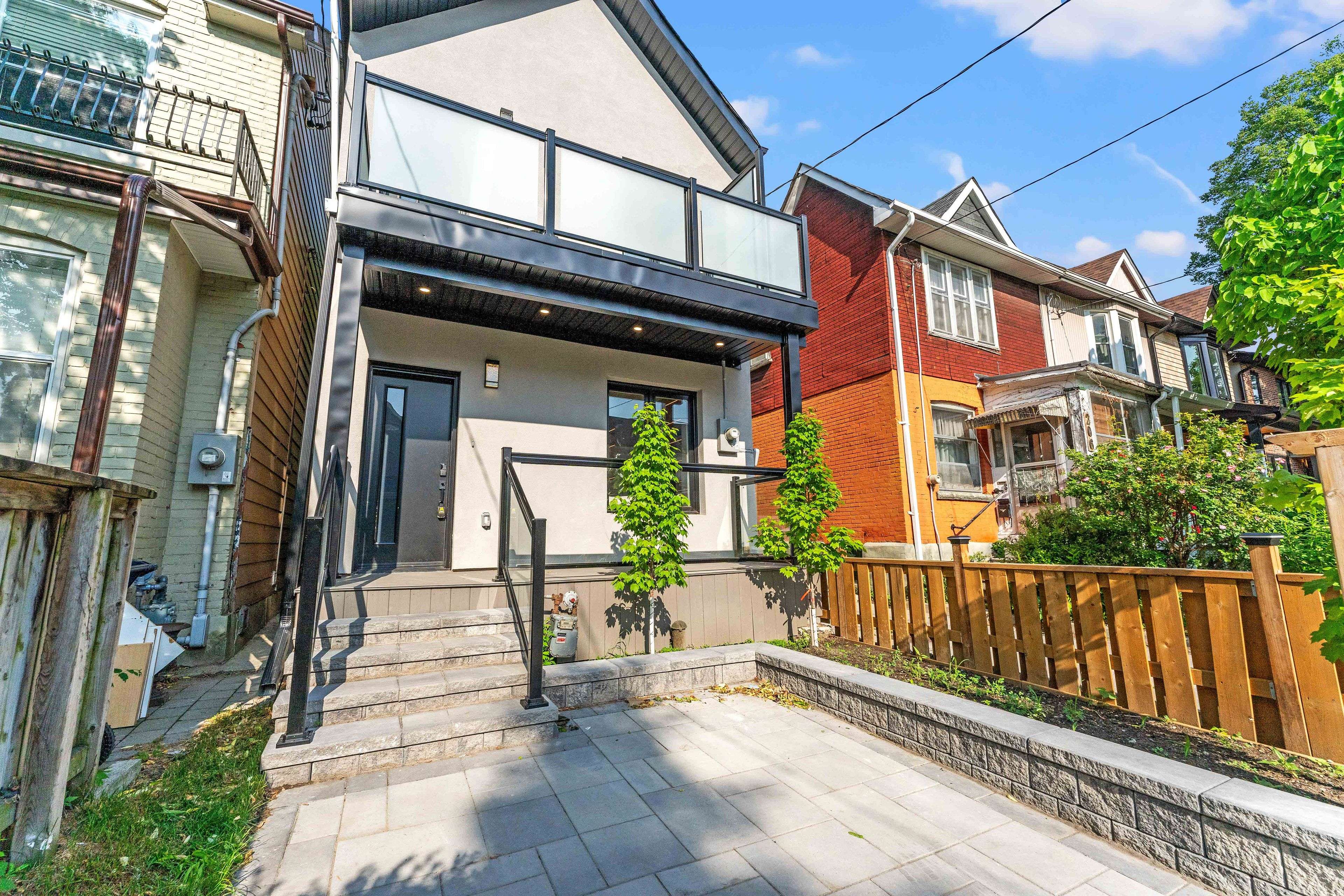 204 Franklin AVE, Toronto W02, ON M6P 3Z3