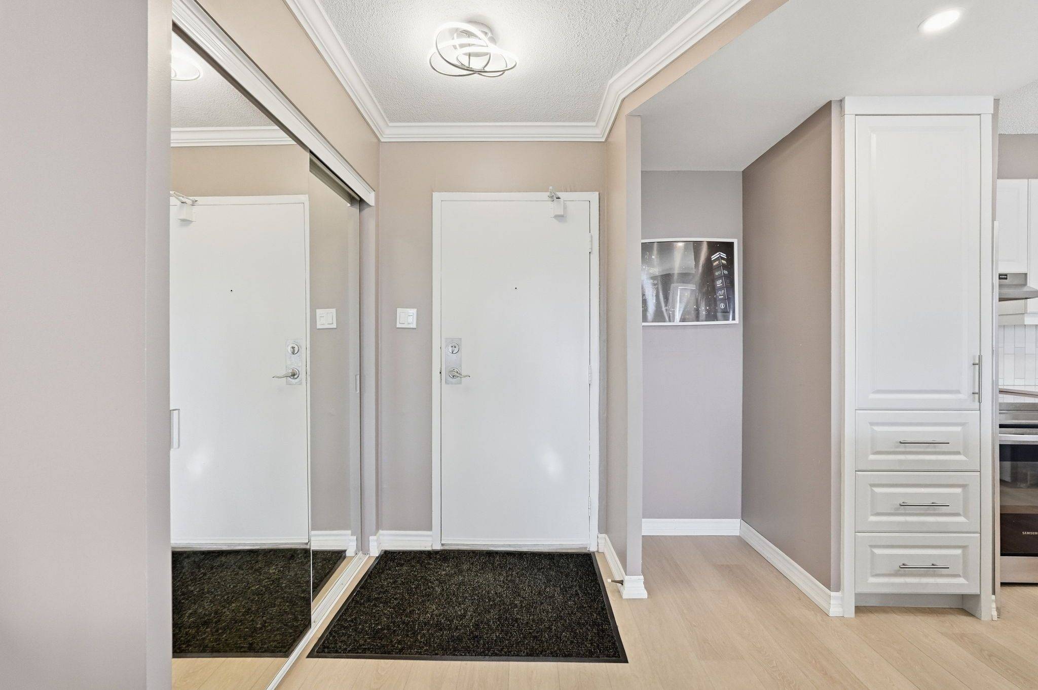 301 Frances AVE #705, Hamilton, ON L8E 3M6