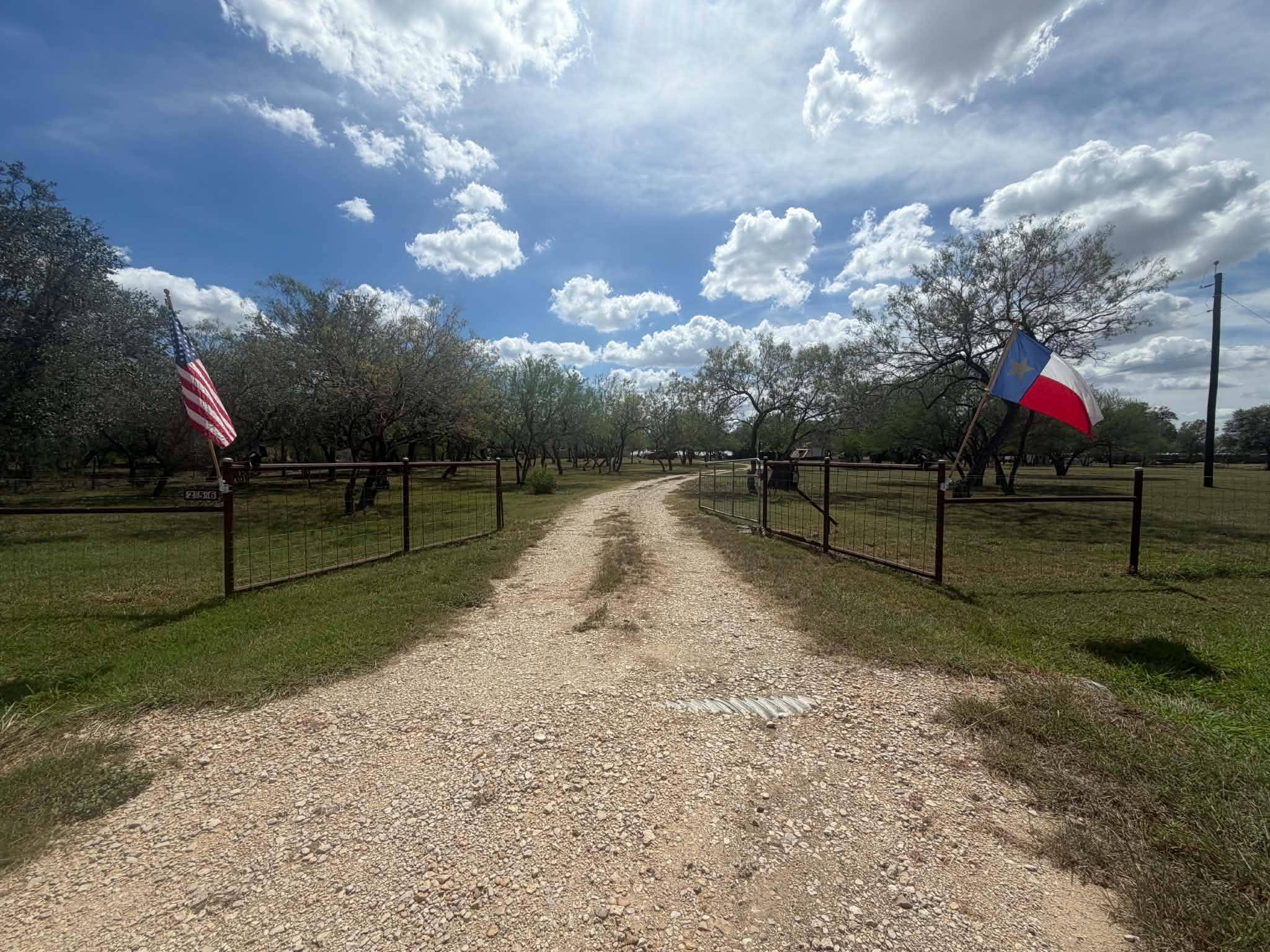 256 High Ridge Meadows DR, Gonzales, TX 78629
