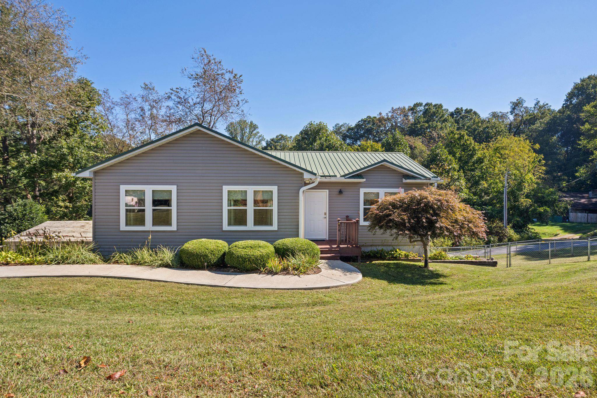 74 Ridgeline RD, Clyde, NC 28721