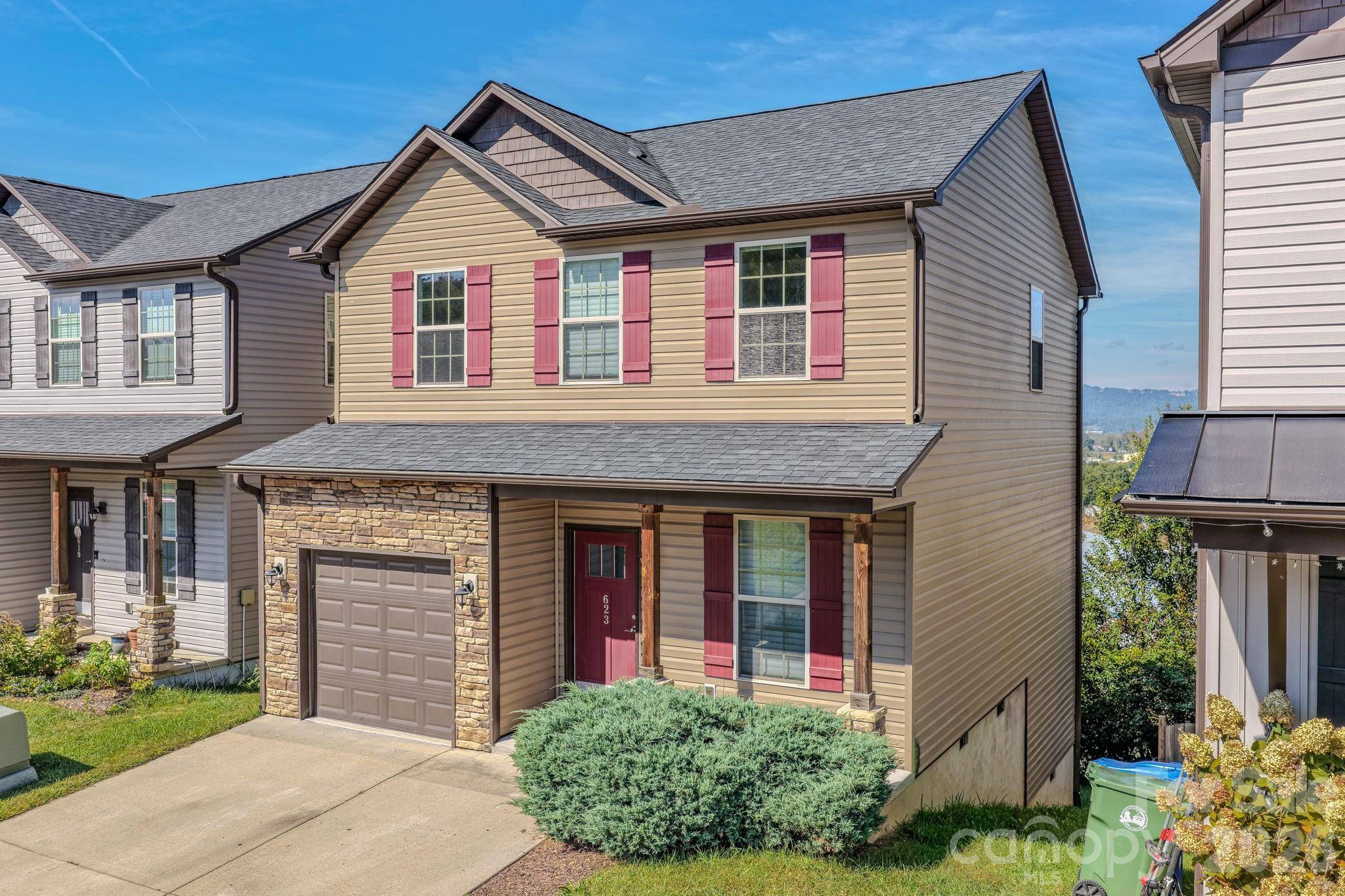 623 Cardwell LN, Fletcher, NC 28732