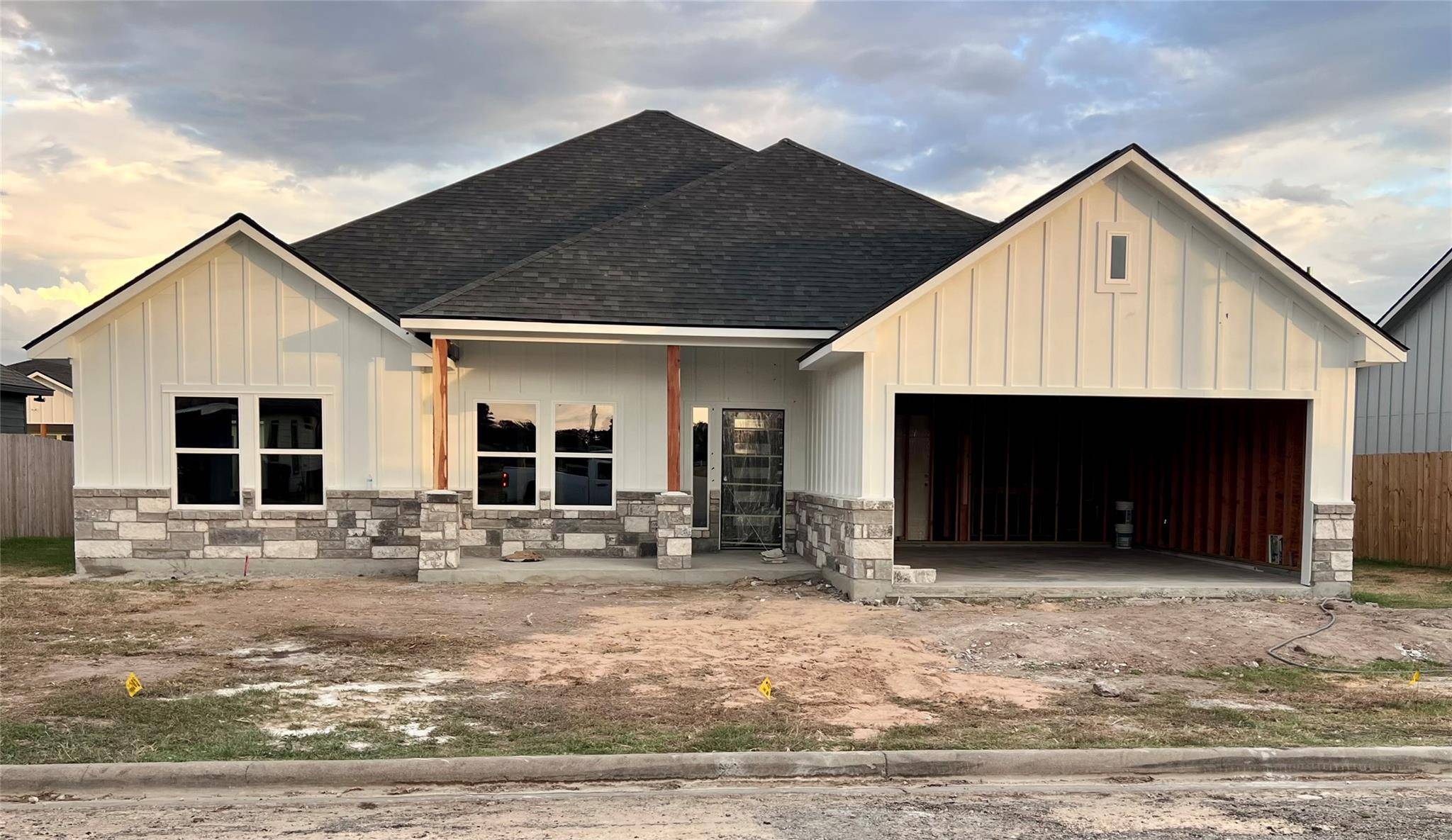 320 Cactus ST, Giddings, TX 78942