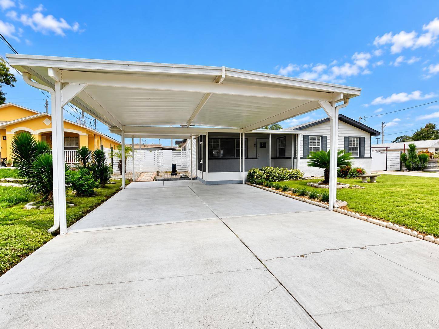 8512 SUNBEAM LN, Tampa, FL 33615