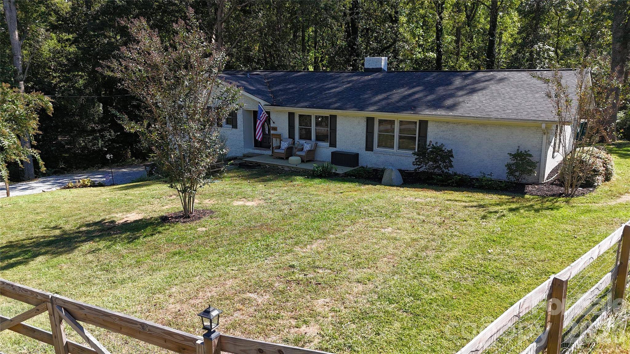 200 Whispering Hills DR, Hendersonville, NC 28792