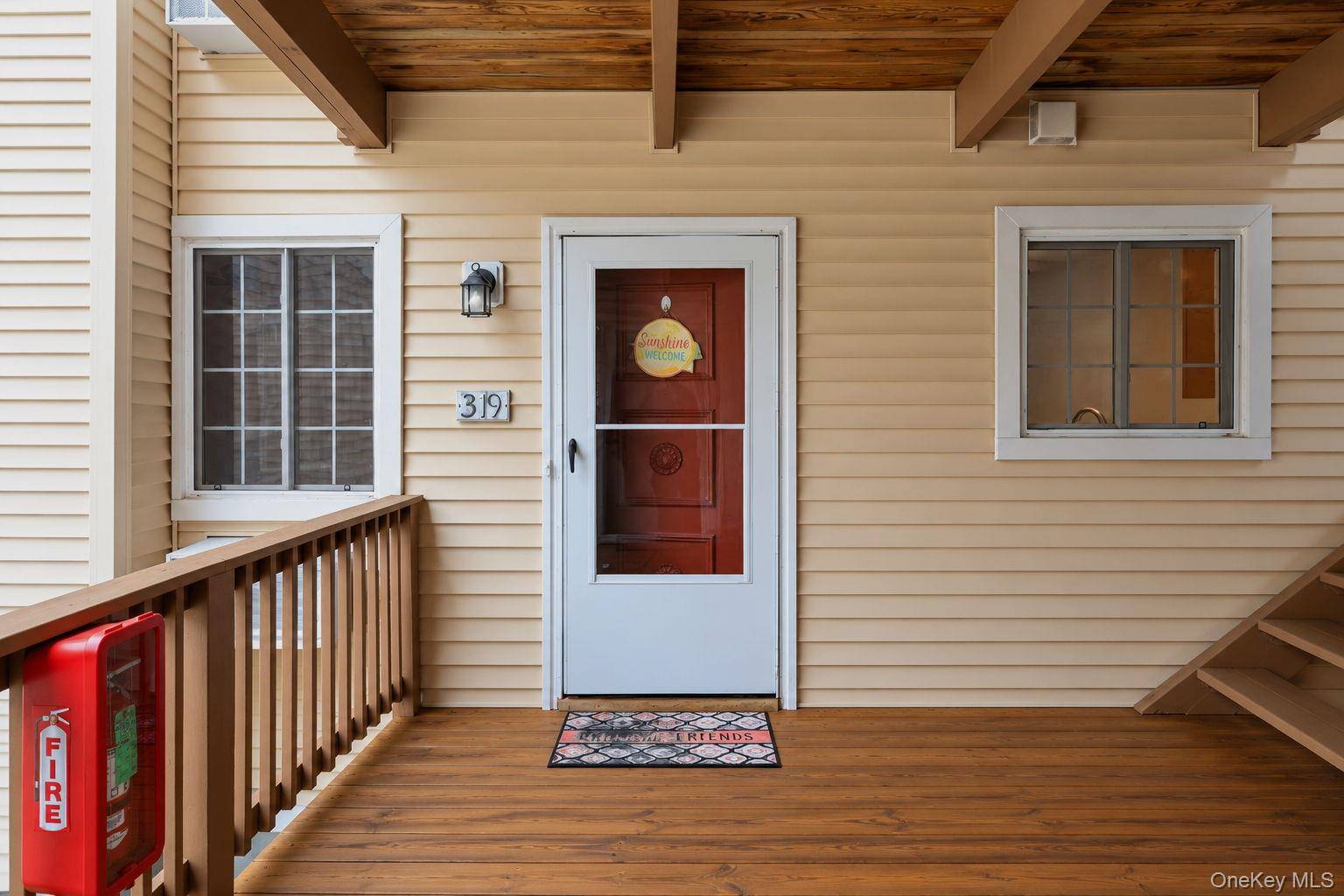 319 Fox Run LN, Carmel, NY 10512