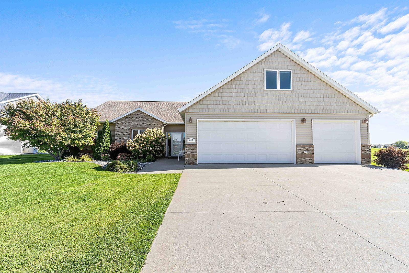 812 S 36th ST S, Moorhead, MN 56560