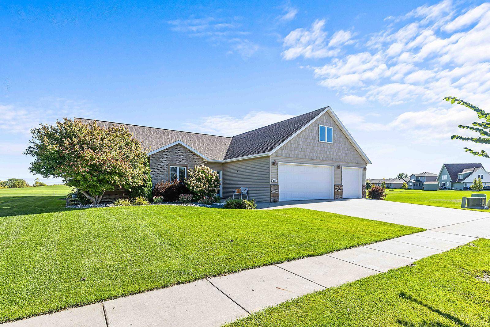 812 S 36th ST S, Moorhead, MN 56560