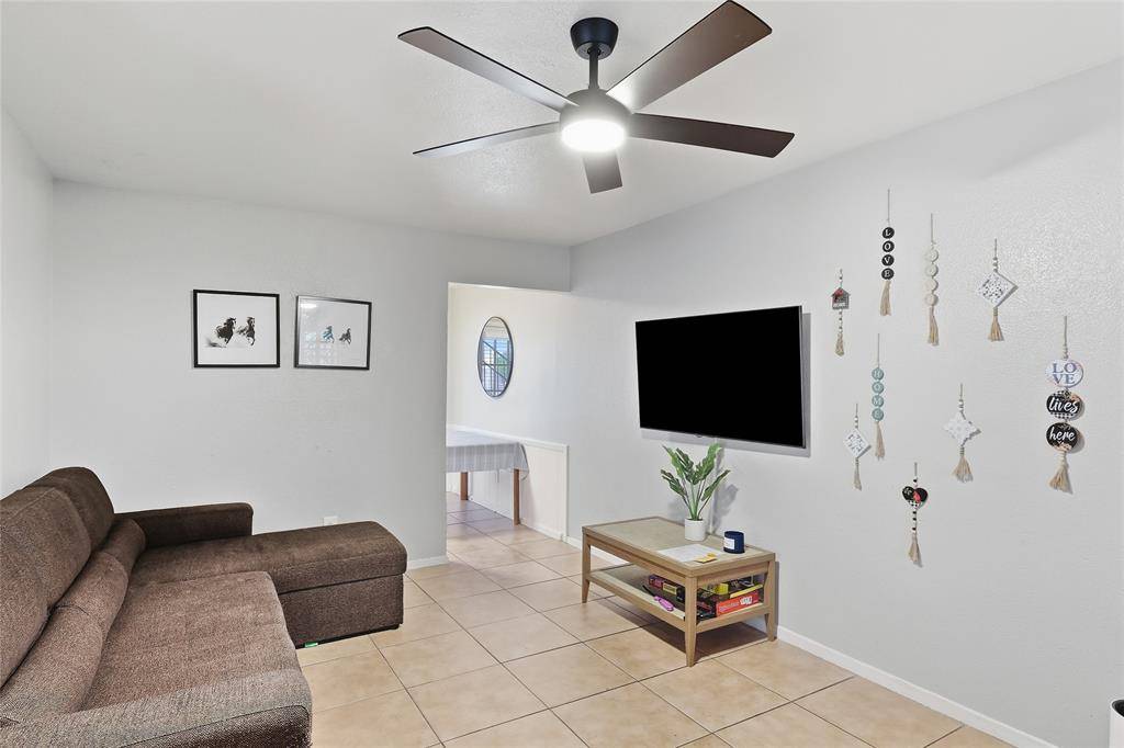208 Alpine Court, Irving, TX 75060