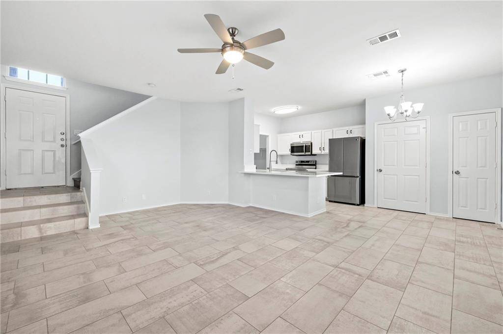 1700 Constantino CIR #B, Austin, TX 78745